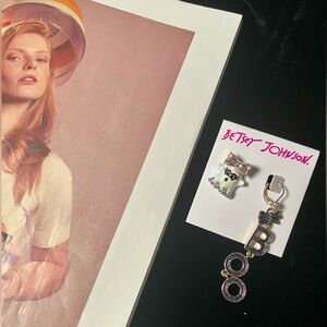 Betsey Johnson Ghost 👻 earrings- 🆕